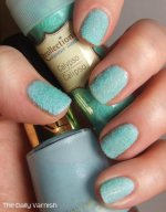 diy-velvet-manicure-aqua.jpg