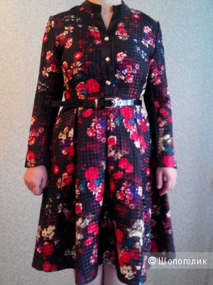 Жаккардовое платье с цветным принтом с длинными рукавами