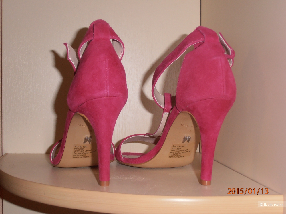 Продам новые замшевые босоножки Victoria`s Secret: Mid-heel T-strap Sandal. Размер 7.