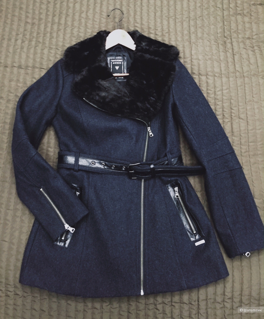 Продаю женское пальто Guess, цвет серый, шерстяное с меховым воротником
