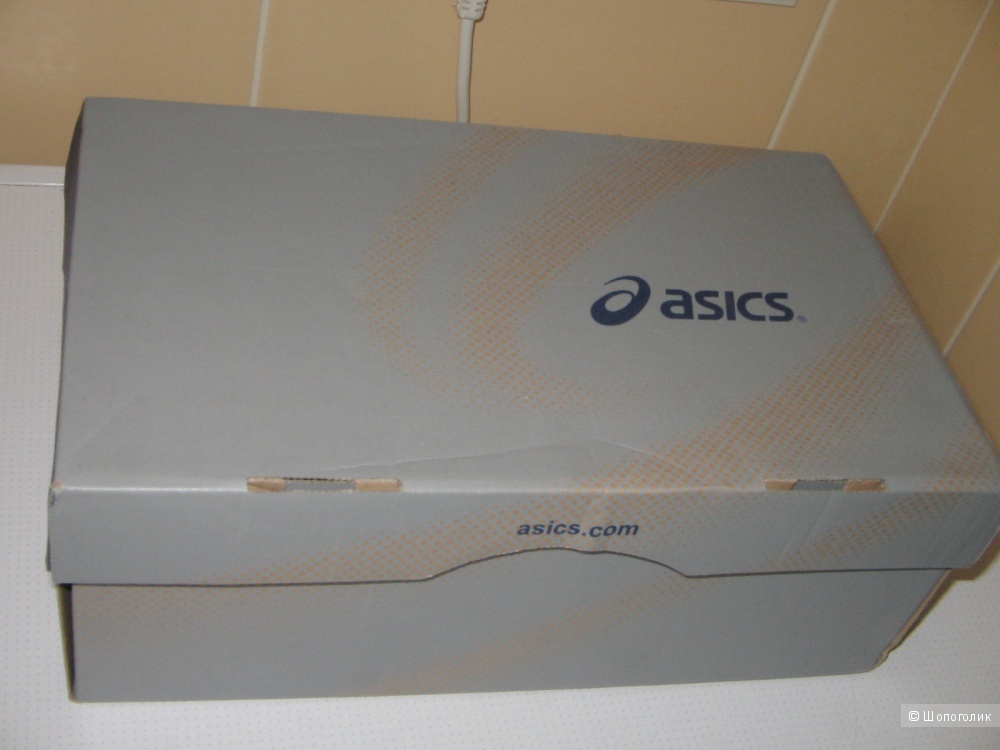 Продам  новые с коробкой женские кроссовки ASICS, р. US 8.5
