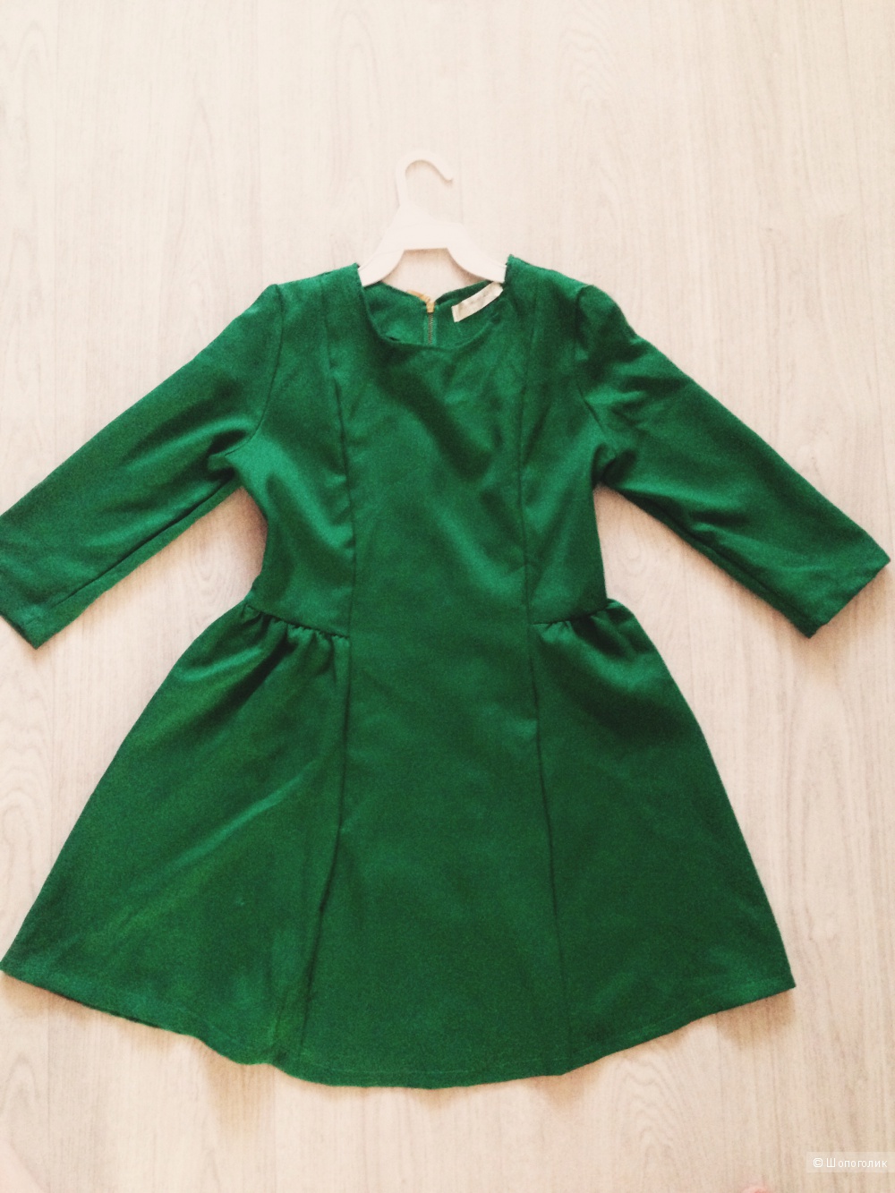 Продам красивое зеленое платье