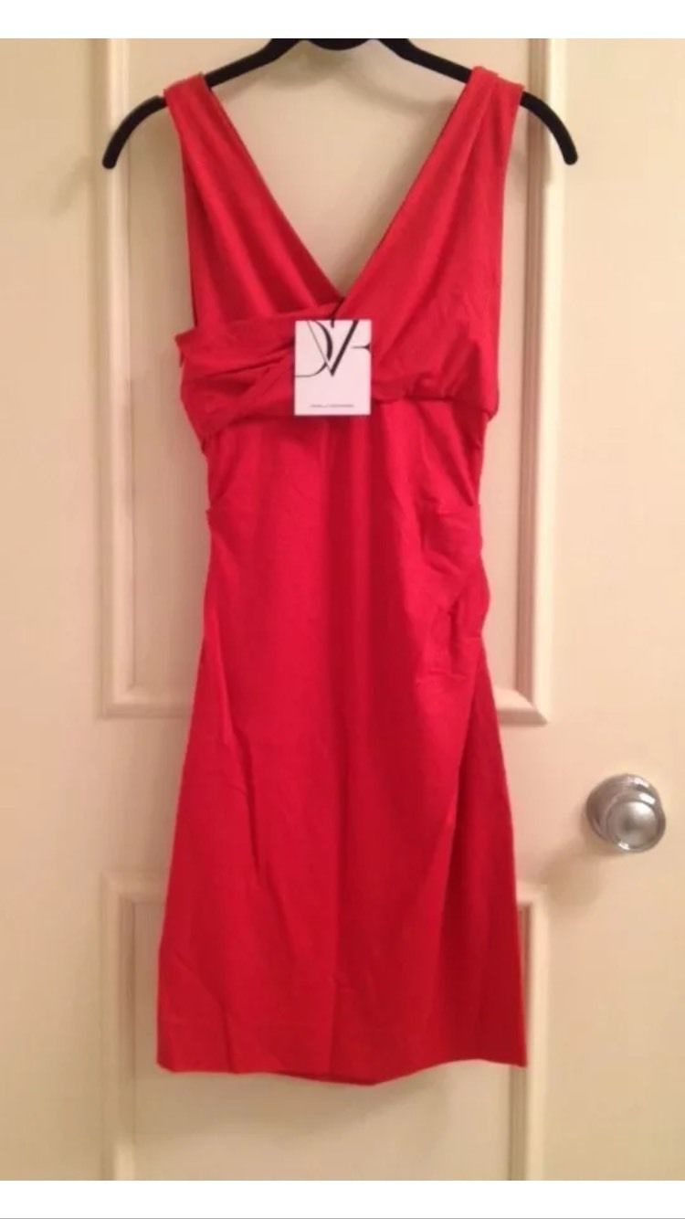 Платье Diane von Furstenberg, размер S, цвет - "красная смородина".