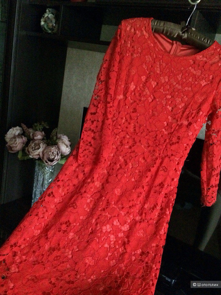 Элегантное красное кружевное платье