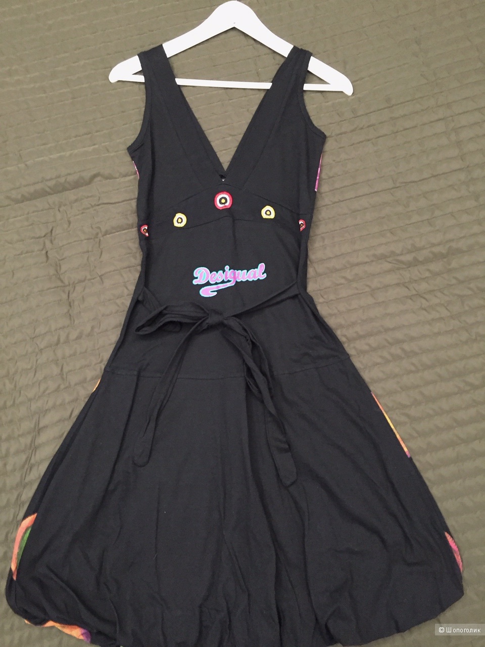 Новое платье-сарафан Desigual  с вырезами, принтом и вышивкой
