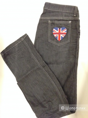 брендовые джинсы MOSCHINO р.29 с вышивкой на кармане новые.Оригинал