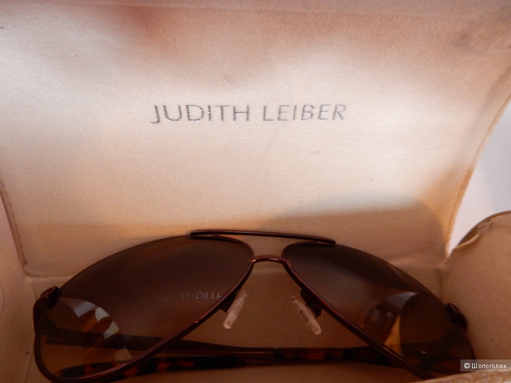 Очки-авиаторы в металлической оправе американского премиум-бренда Judith Leiber
