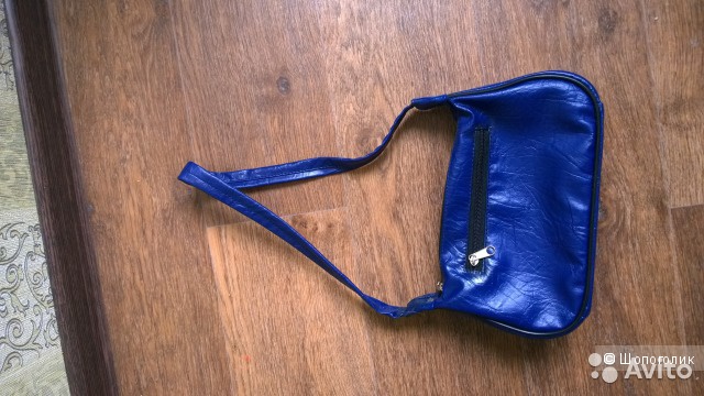 Маленькая синяя сумочка
