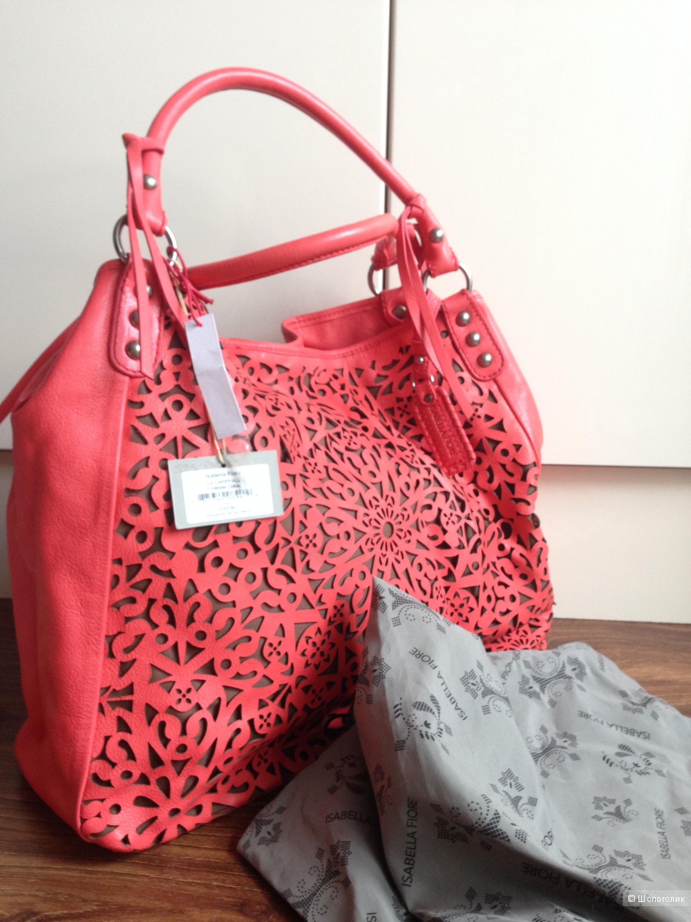 Сказочной красоты резным узором сумка от ISABELLA FIORI новая.Кожа.Оригинал