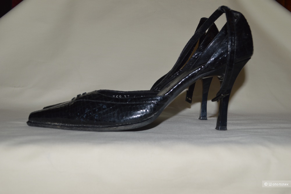 Продам женские кожаные туфли черного цвета