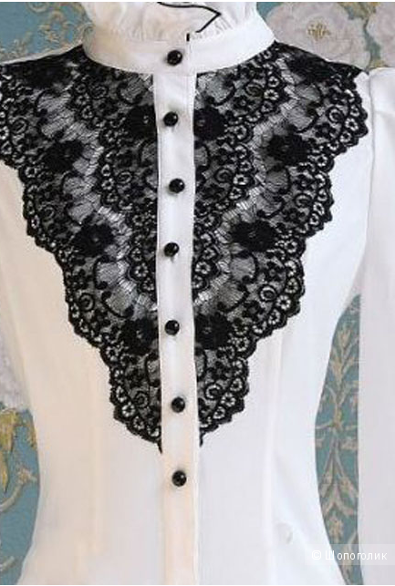 Элегантная блузка с кружевным украшением