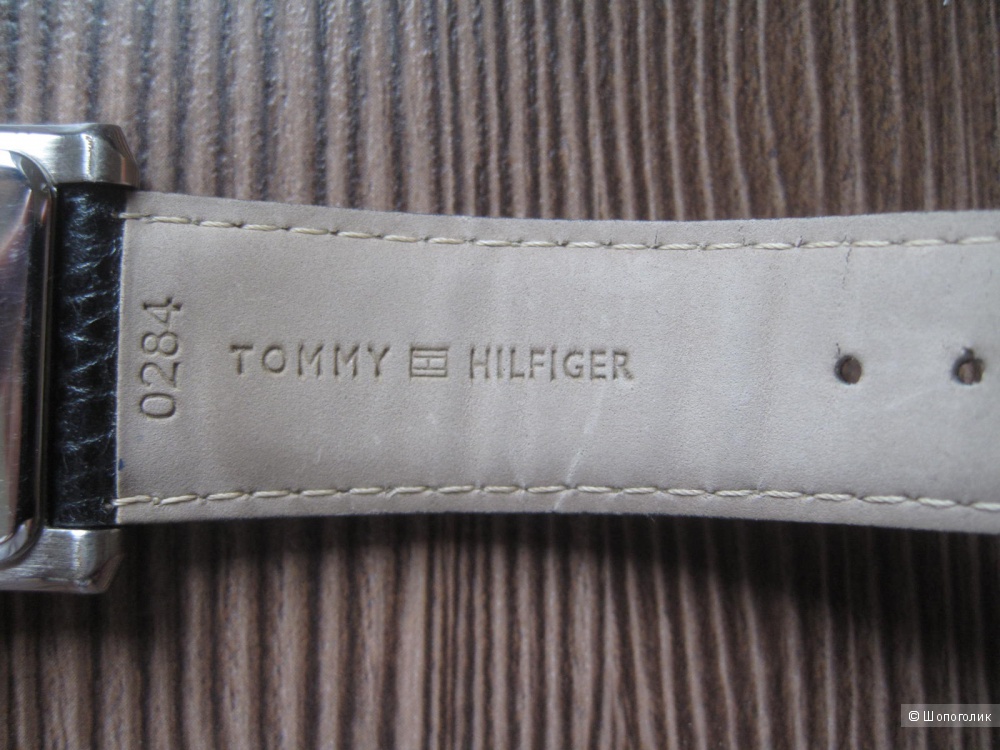 Часы на кожаном ремешке Tommy Hilfiger