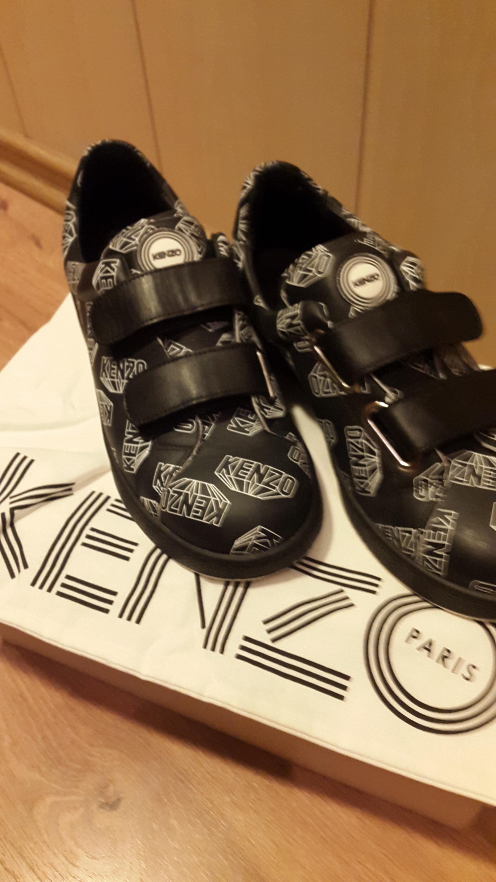 Продам  новые кожаные  кеды Kenzo 36 размер