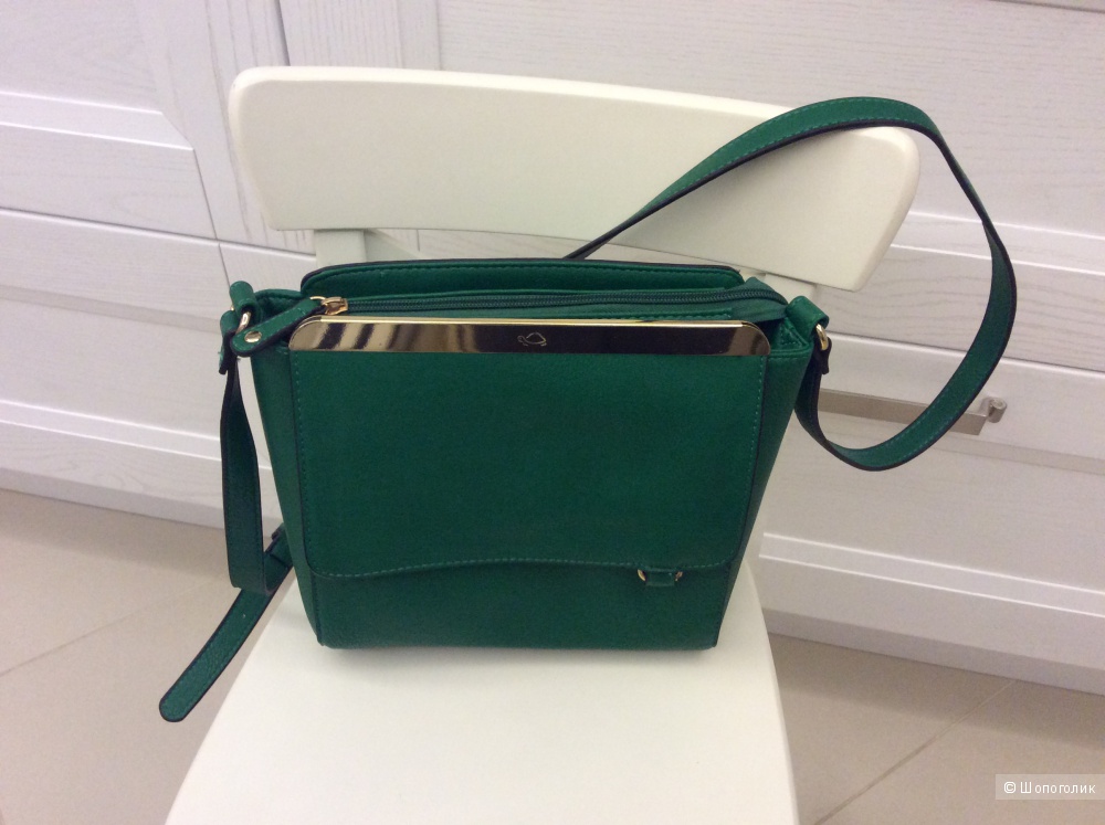 Новая небольшая сумочка зеленого цвета
