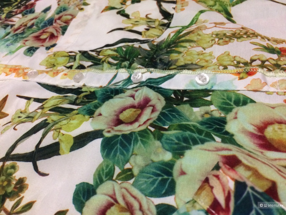 Блузка/рубашка белая-травянисто-цветочной расцветки, размер M
