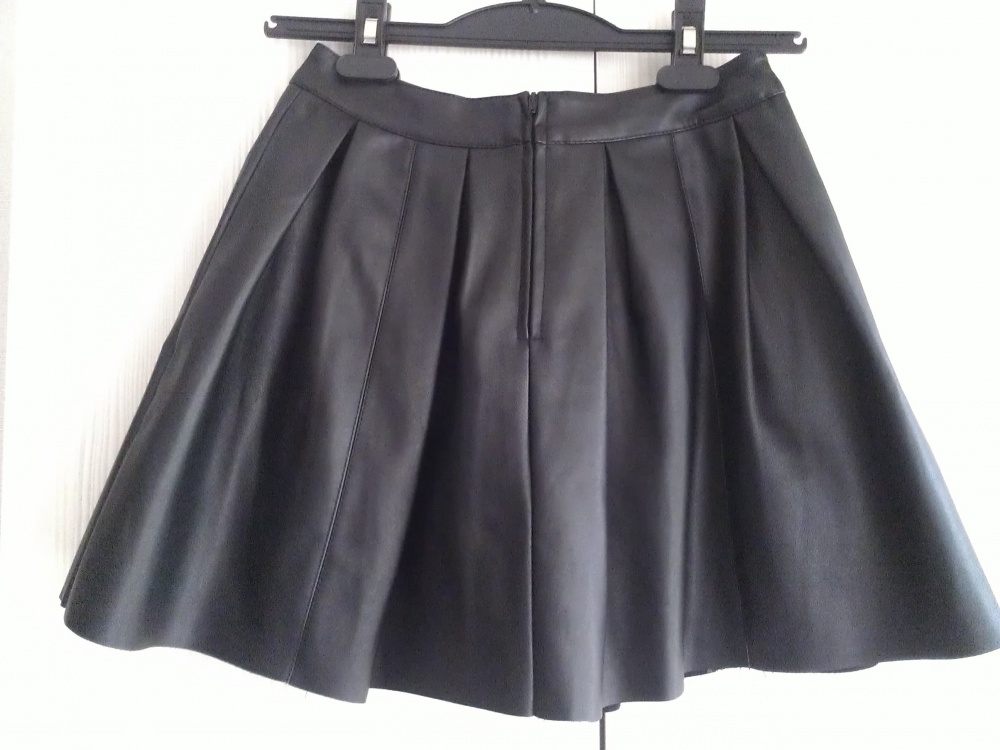 Расклешенная юбка из искусственной кожи ASOS Skater Skirt in Leather Look UK8