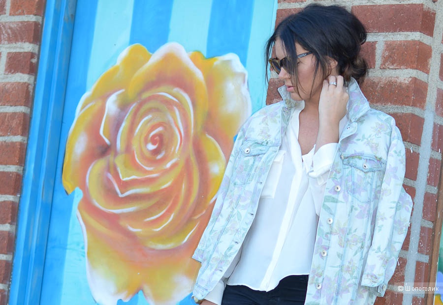 Zara оверсайз джинсовая куртка с цветочным рисунком, размер М