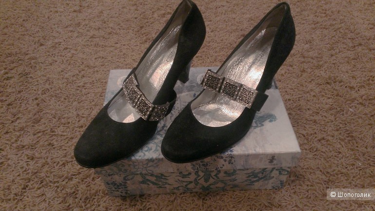 Туфли черный замшевые с серебряными пряжками.37 размер.