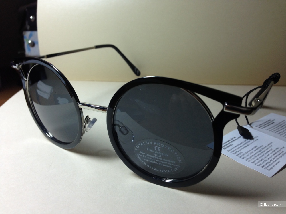 Круглые солнцезащитные очки в металлической оправе