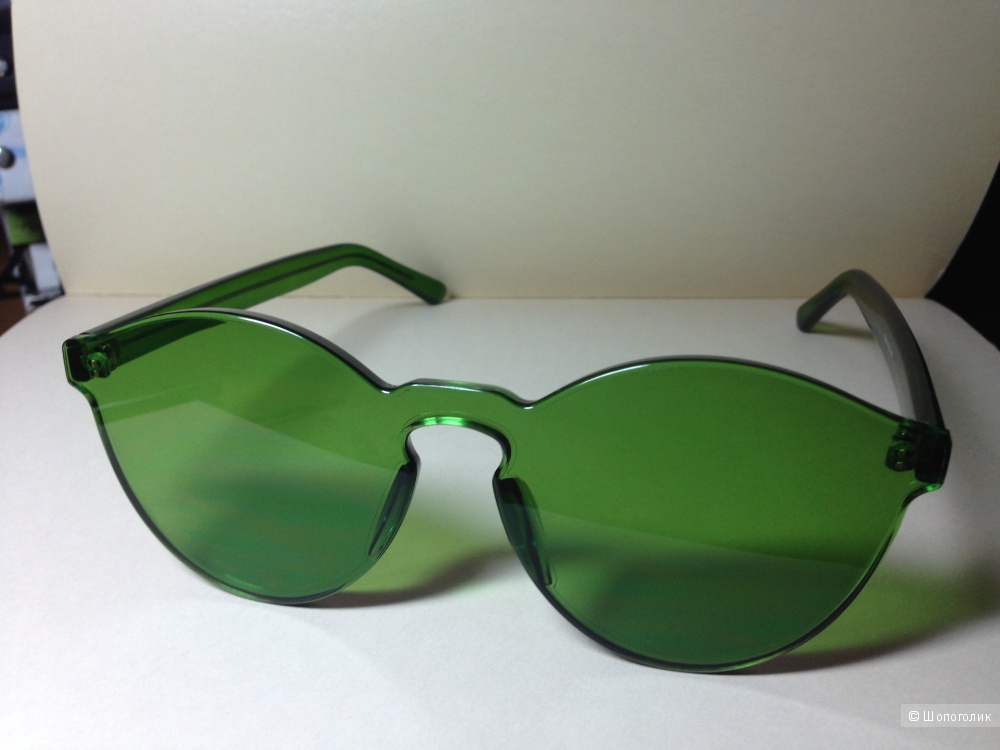Зеленые солнцезащитные очки