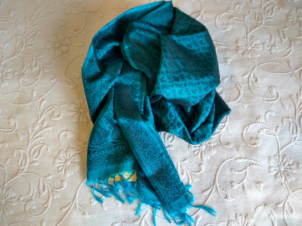 Продам изумрудный шелковый шарф  новый