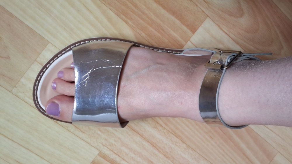 Новые модные серебряные сандали. 37р-р