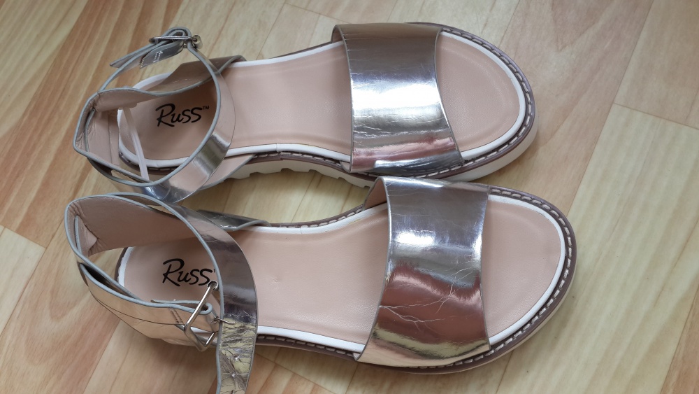 Новые модные серебряные сандали. 37р-р