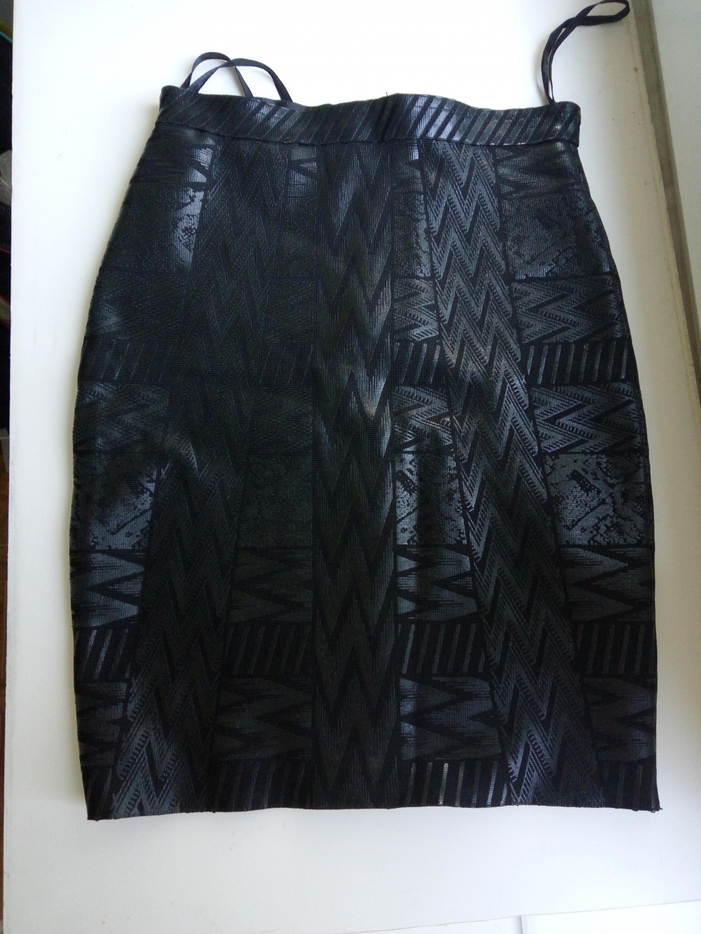 Бандажная юбка чёрного цвета с переливом
