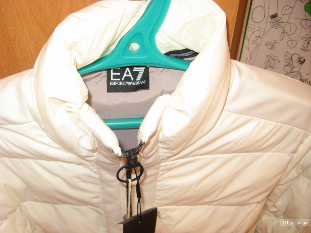 Женская новая куртка EA7, размер L