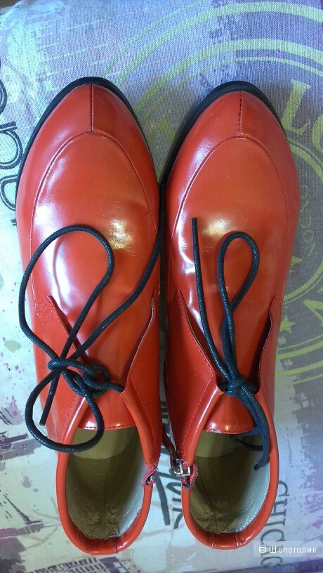 Новые кожаные оранжевые ботинки