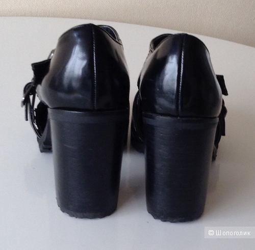 Модные ботинки на каблуке с вырезами ASOS