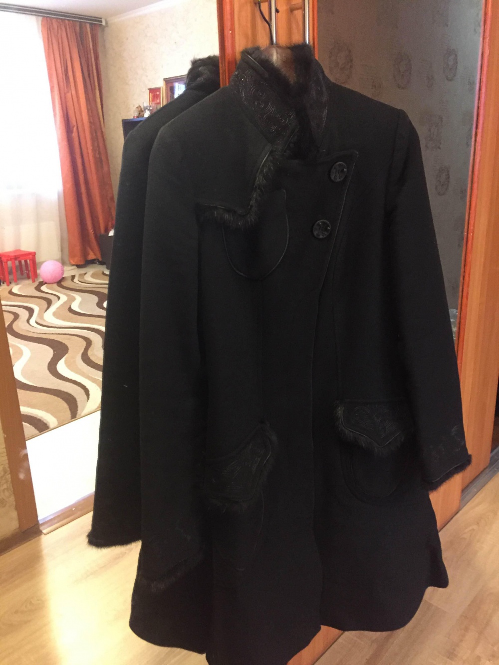 Пальто зимнее, цвет черный, размер 42-44