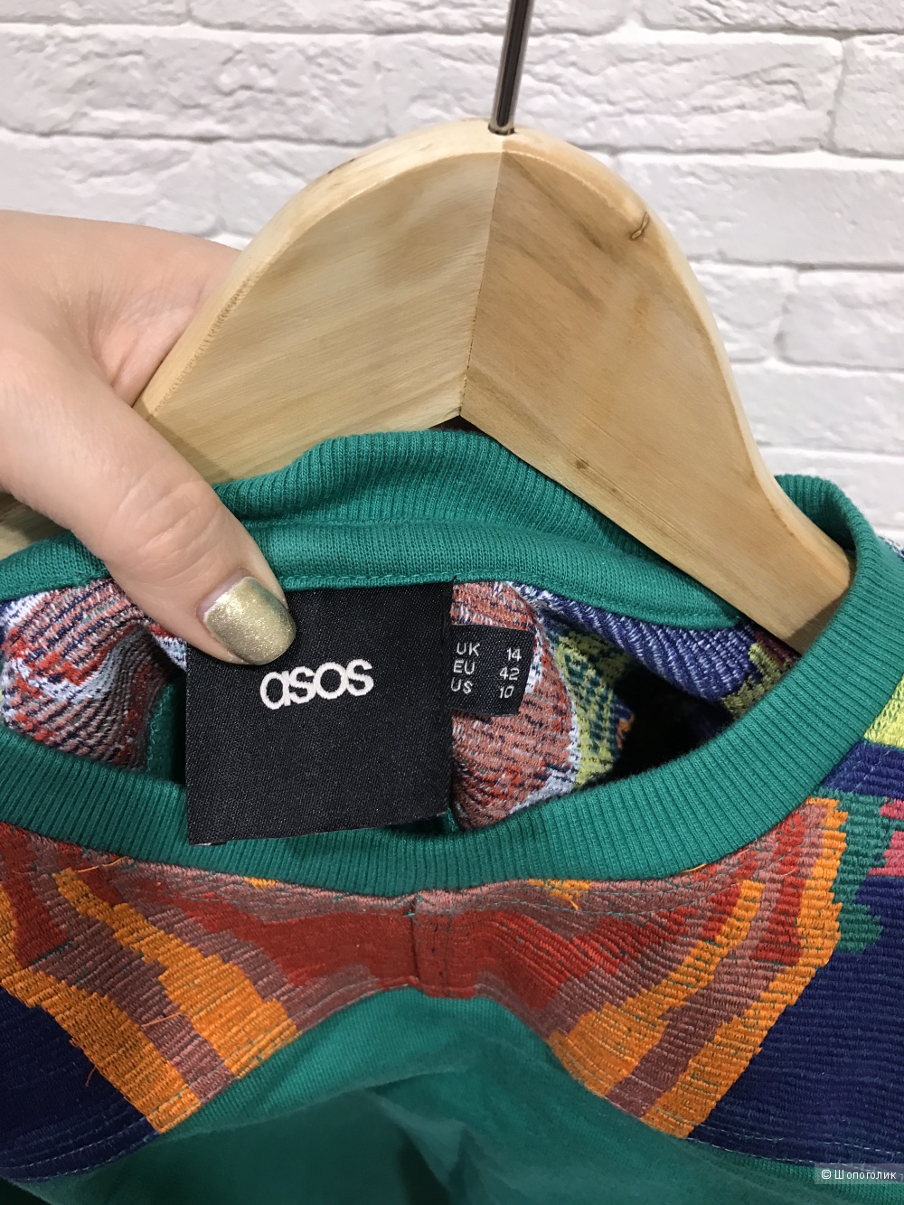 Свитшот ASOS с вышивкой на рукавах