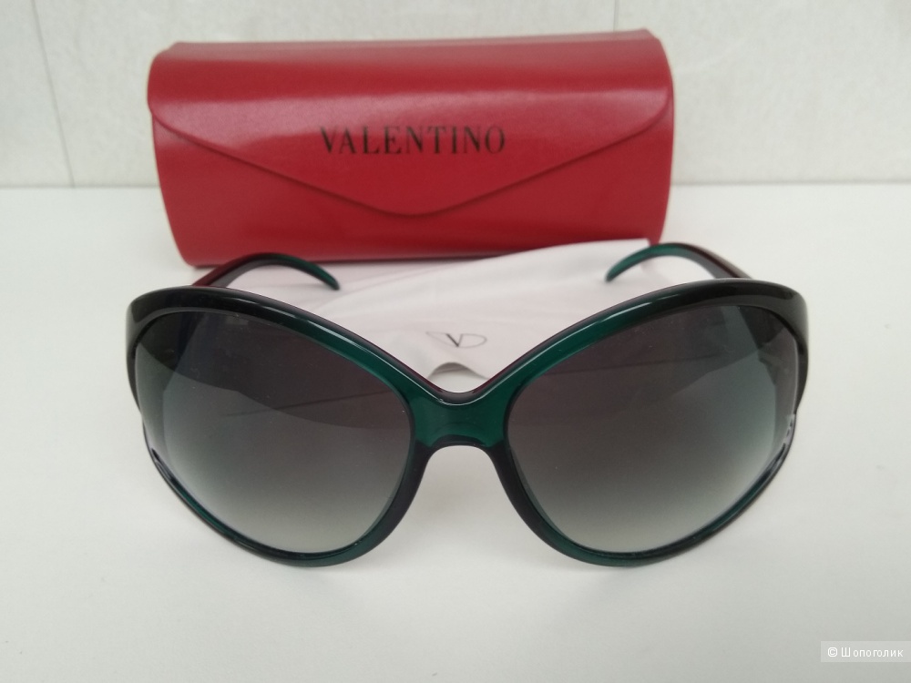 Новые солнцезащитные очки Valentino