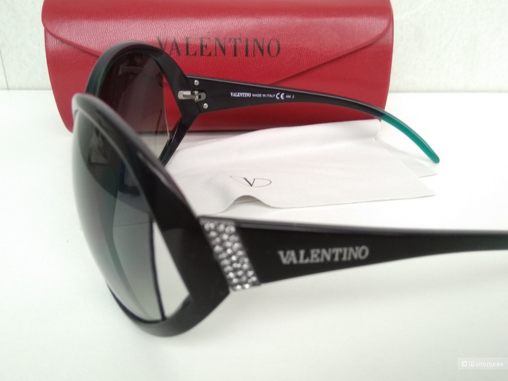 Новые солнцезащитные очки Valentino