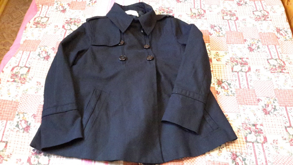 Куртка-укороченный плащ фирма Zara размер L в хорошем состоянии.
