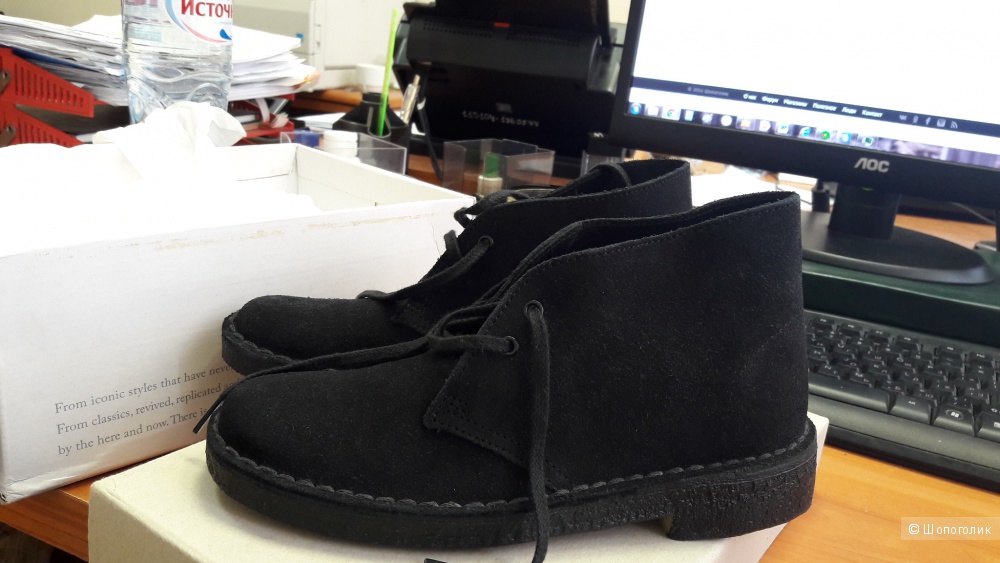 Продаю оригинальные черные замшевые ботинки clarks новые. 35 размер.