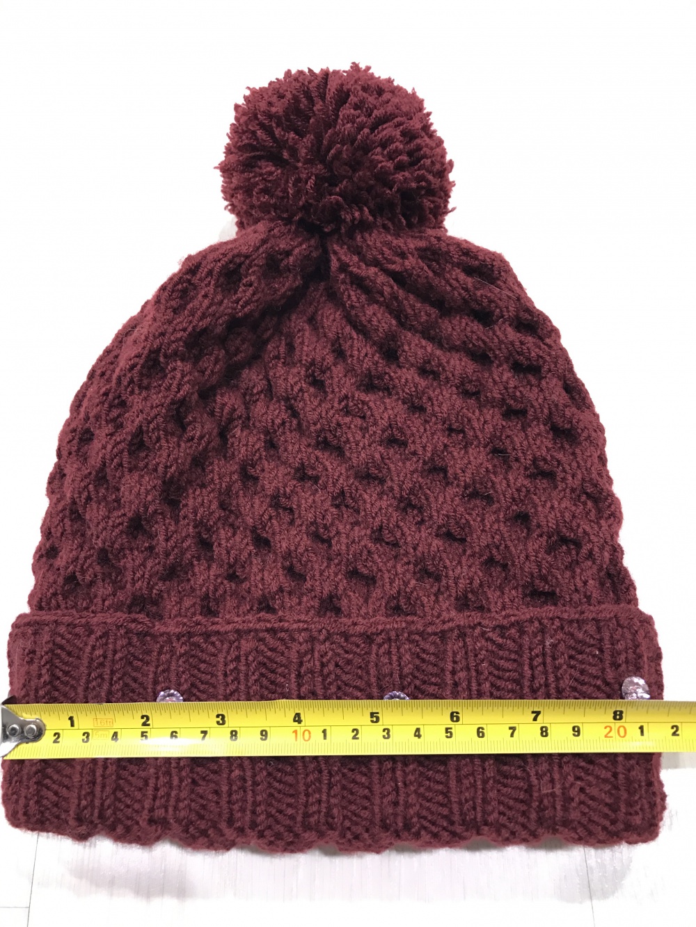 Зимняя шапка фактурной вязки