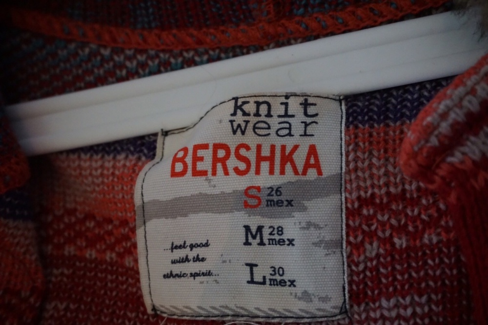 Яркий кардиган Bershka в этническом или бохо стиле, красно - бело розовый мультиколор, размер S - M