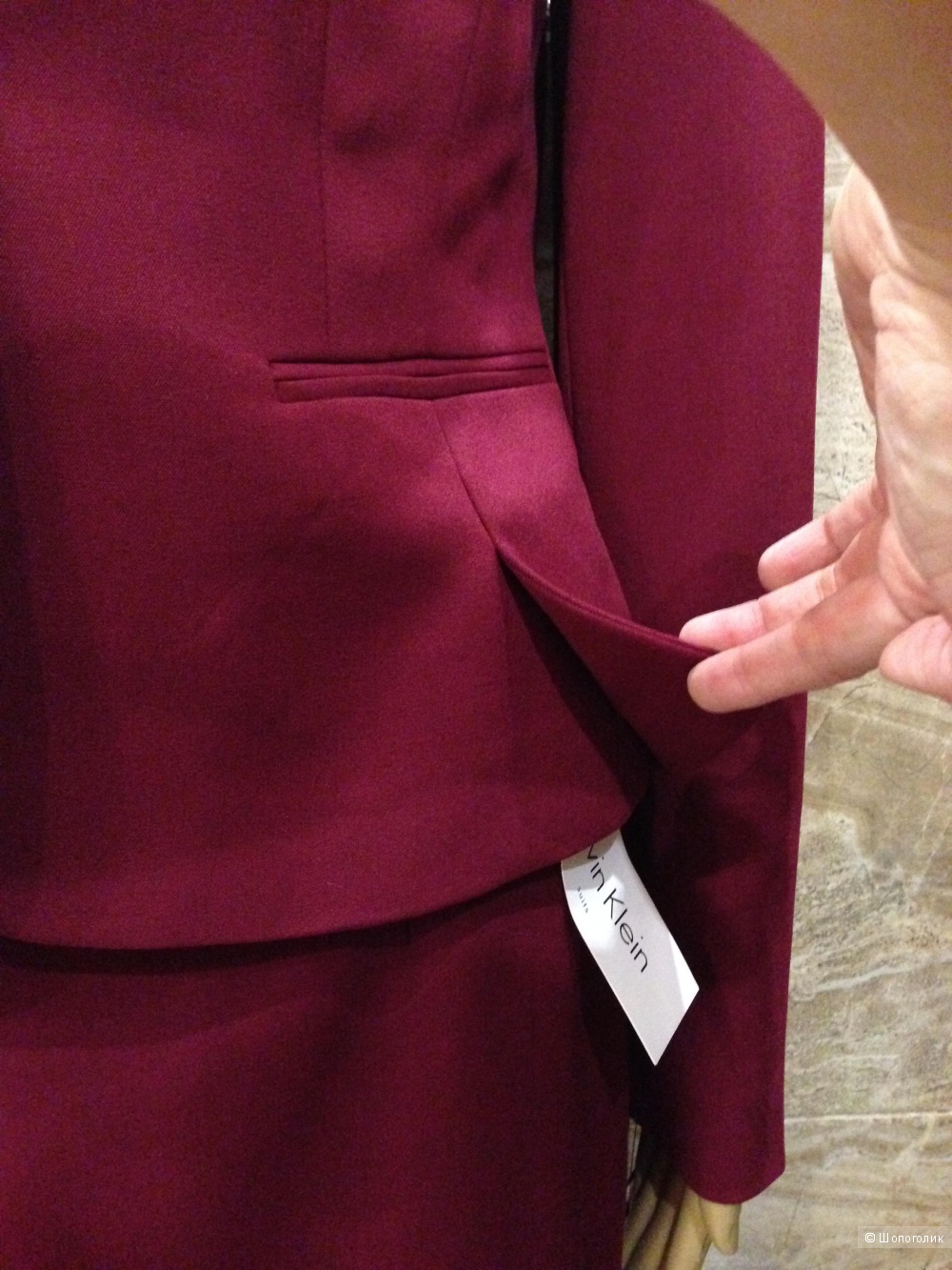 Красивый строгий офисный костюм от Calvin Klein р.44