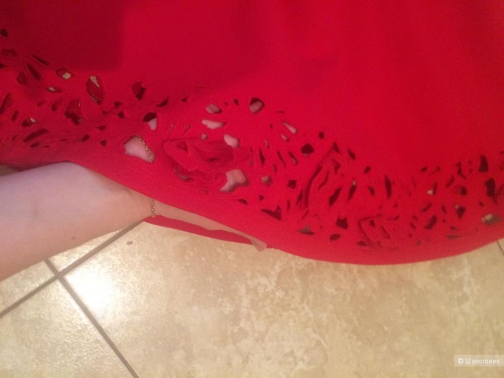 Платье красное в размере 44