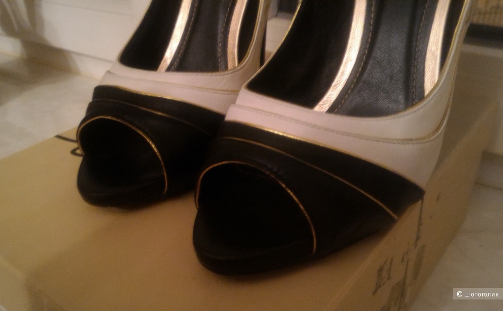 Corso Como. Кожаные туфли с вставками черного цвета на высоком каблуке, 39 размер