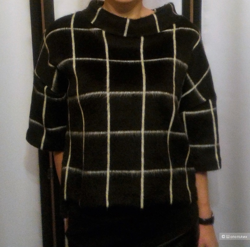 Мягкий свитер с геометричным принтом от Rinascimento, размер S