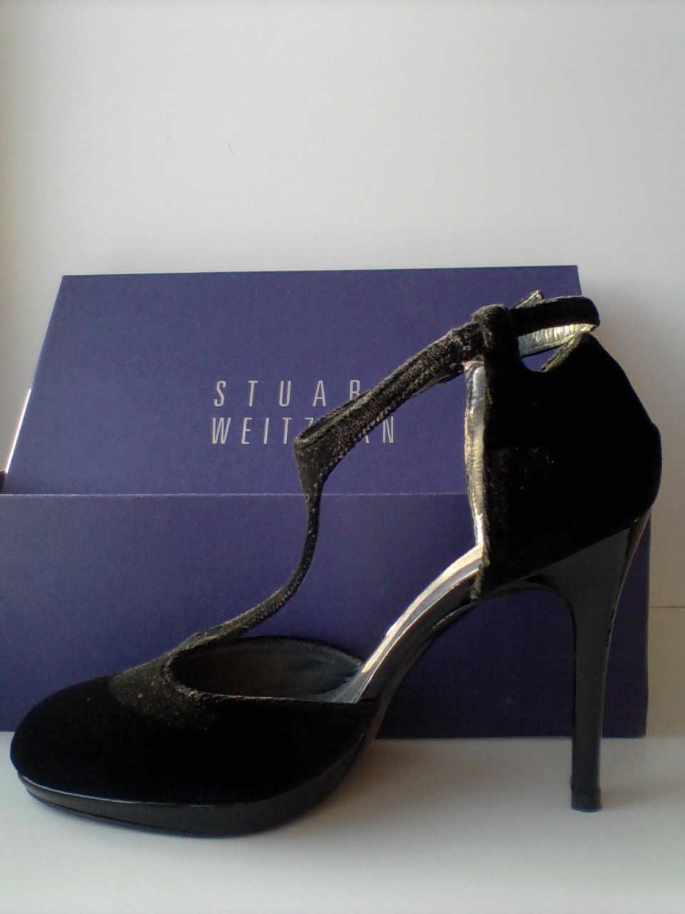 Эффектные туфли Stuart Weitzman, 37,5