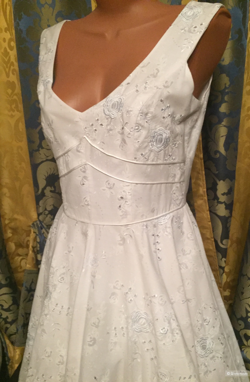 Платье фирмы  SWING Нежнейшее белое с вышивкой размер 46