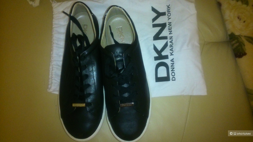 Продам новые кеды DKNY