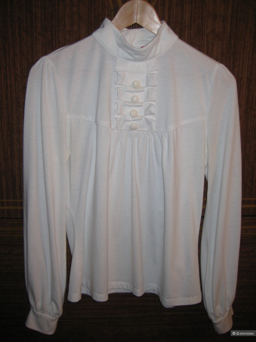 Блузка белая с рюшами