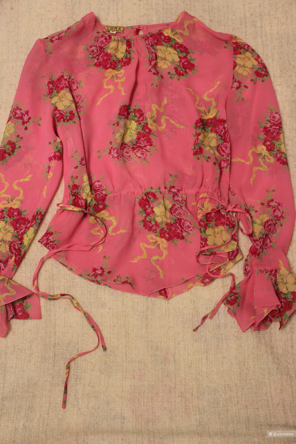 Блузка розовая с цветочным принтом, на 44-46 размер.