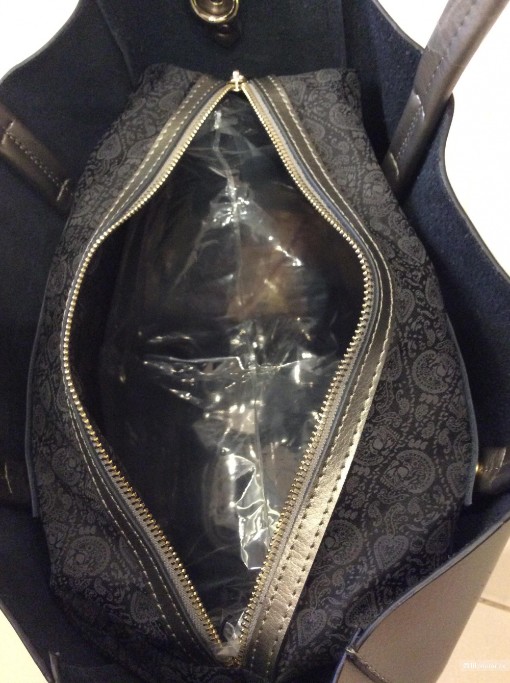 Большая женская сумка из кожзама серо-серебристого цвета