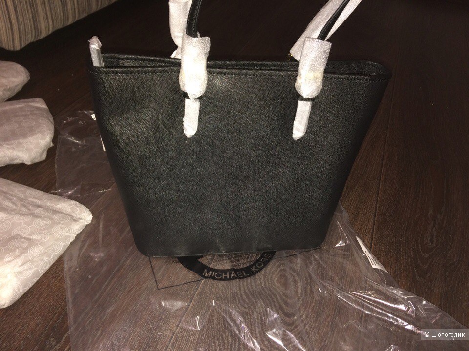 Черная сумочка  классической модели   Michael Michael Kors Jet Set item Medium Snap Pocket Tote